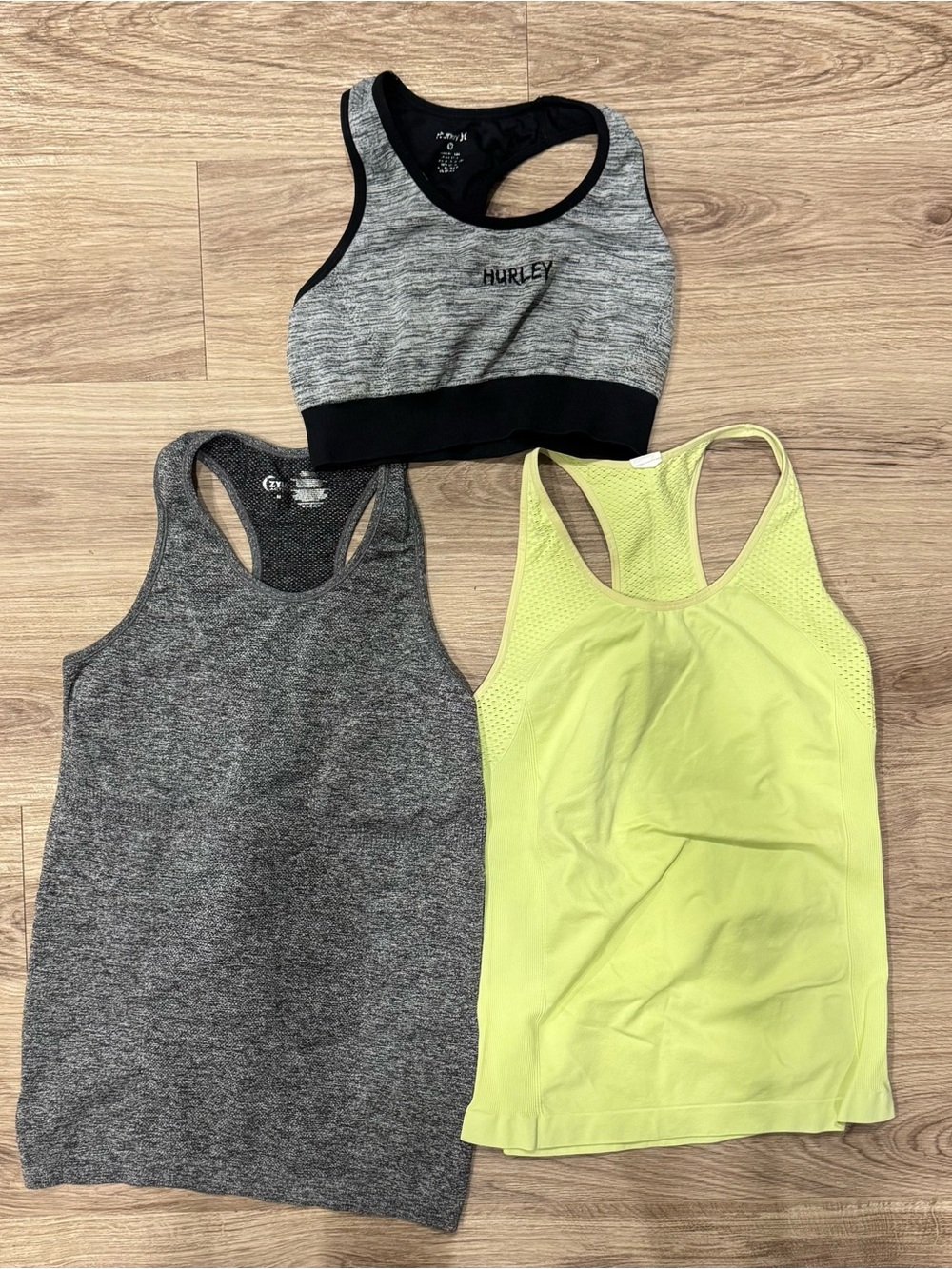 10pc Women’s M (6-8) Activewear Bundle ZYIA Reebok Hurley Joggers Leggings Tanks - Picture 6 of 11